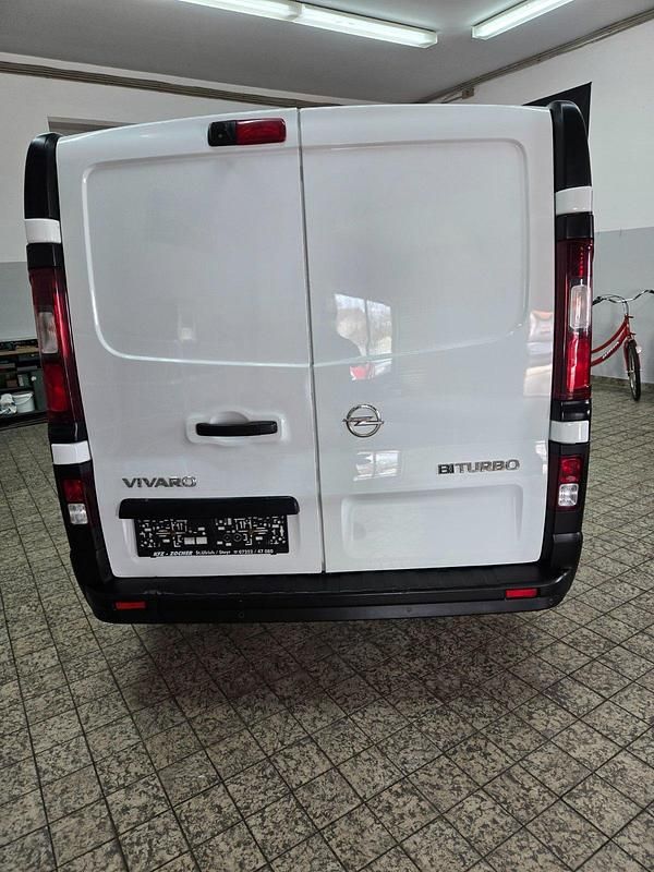 Gebraucht Opel Vivaro 125 PS (91 kW) 2017 Weiß Van / Kleinbus