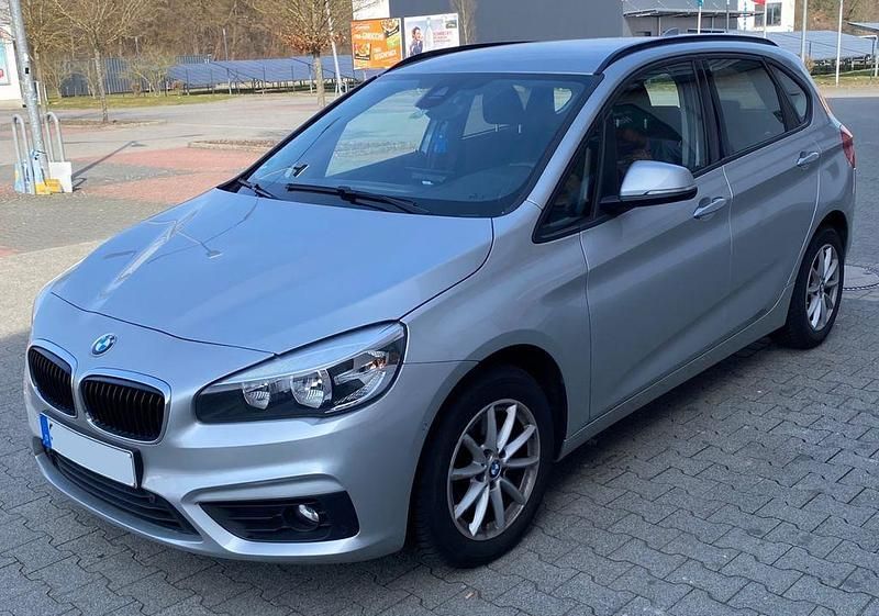 Gebraucht BMW 220 Active Tourer Advantage 192 PS (141 kW) 2016 Silber Van / Kleinbus