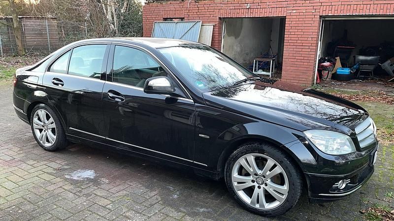 Schwarz Gebraucht 2007 Mercedes C220 Limousine | 4.700 € (Fairer Preis) - Bild 1/4