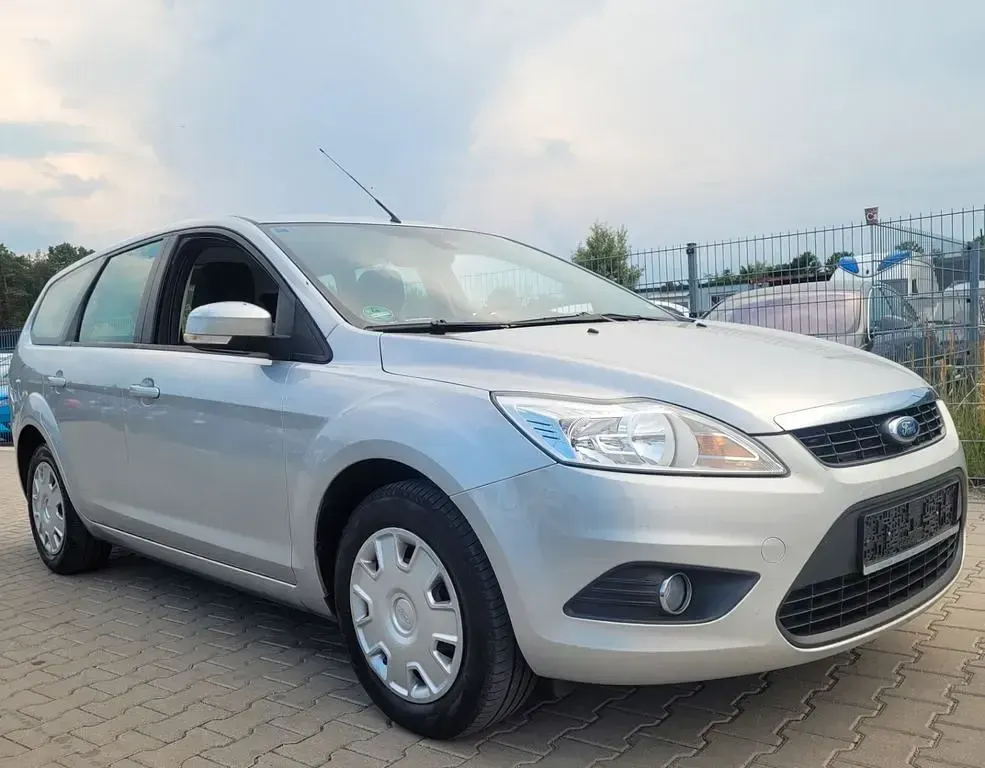 Gebraucht Ford Focus Style 101 PS (74 kW) 2009 Silber Limousine