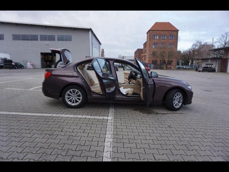 Gebraucht BMW 316 136 PS (100 kW) 2014 Violet Limousine