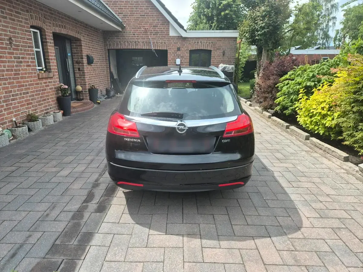 Gebraucht Opel Insignia 131 PS (96 kW) 2013 Schwarz Kombi