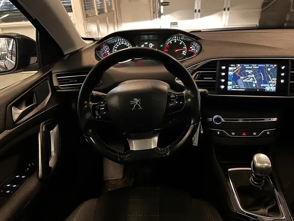 Gebraucht Peugeot 308 SW 120 PS (88 kW) 2015 Schwarz Kombi