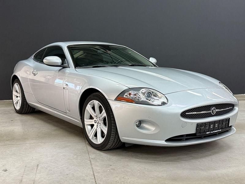 Silber Gebraucht 2009 Jaguar XK Coupé | 14.900 € (Superpreis) - Bild 1/4