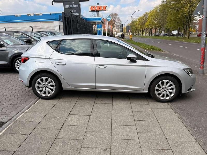 Gebraucht Seat Leon Style 110 PS (80 kW) 2015 "estrella" silber Kleinwagen