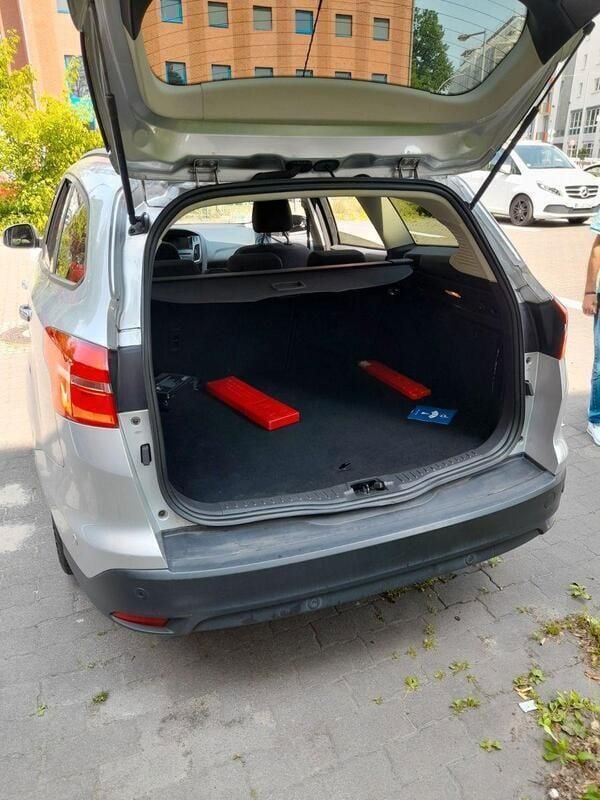 Silber Gebraucht 2017 Ford Focus Cool & Connect Kombi | 8.750 € (Superpreis) - Bild 1/4