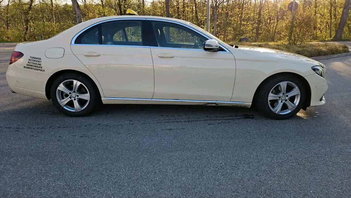 Second-hand Mercedes E220 194 CP (142 kW) 2016 Bej Berlinǎ