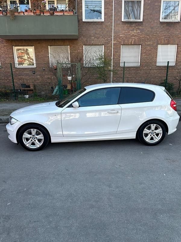 Gebraucht BMW 116 116 PS (85 kW) 2008 Weiß Kleinwagen