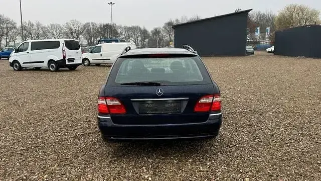 Gebraucht Mercedes E240 Elegance 177 PS (130 kW) 2004 Blau Limousine