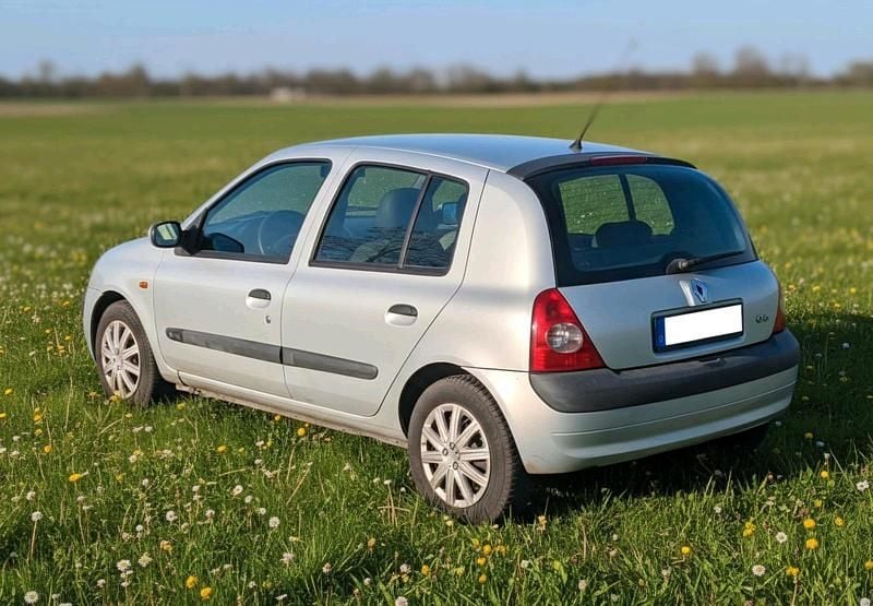 Grau Gebraucht 2004 Renault Clio II Kleinwagen | 1.990 € (Superpreis) - Bild 1/4