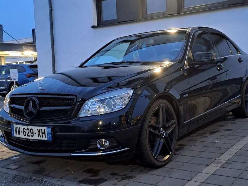 Schwarz Gebraucht 2010 Mercedes C220 Avantgarde Limousine | 8.700 € (Etwas zu teuer) - Bild 1/4