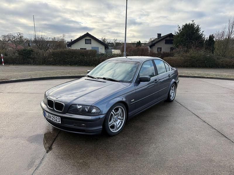 Grau Gebraucht 2001 BMW 325 Performance Limousine | 2.900 € (Superpreis) - Bild 1/4