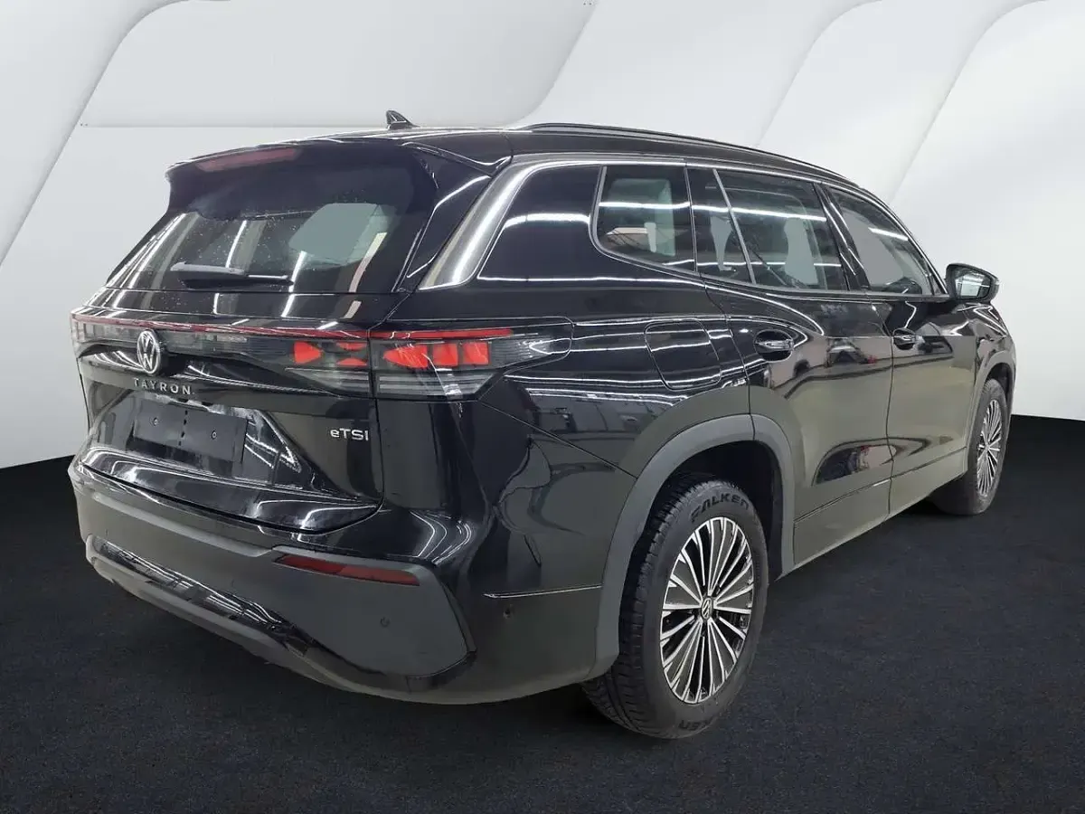 Gebraucht VW Tayron Life 150 PS (110 kW) 2025 Grenadillschwarz metallic SUV