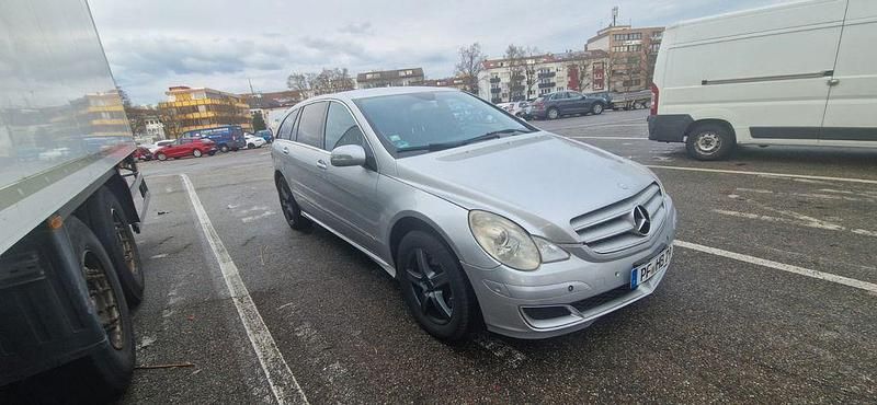 Silber Gebraucht 2009 Mercedes R500 Van / Kleinbus | 2.600 € - Bild 1/4
