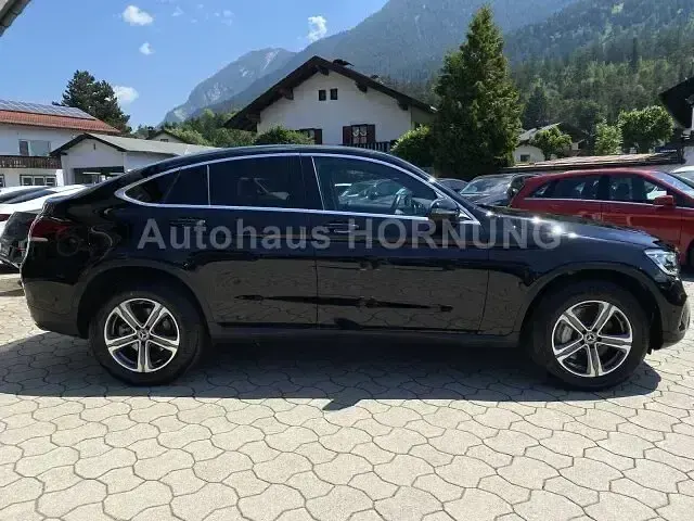 Gebraucht Mercedes GLC300de 306 PS (225 kW) 2021 Schwarz Coupé