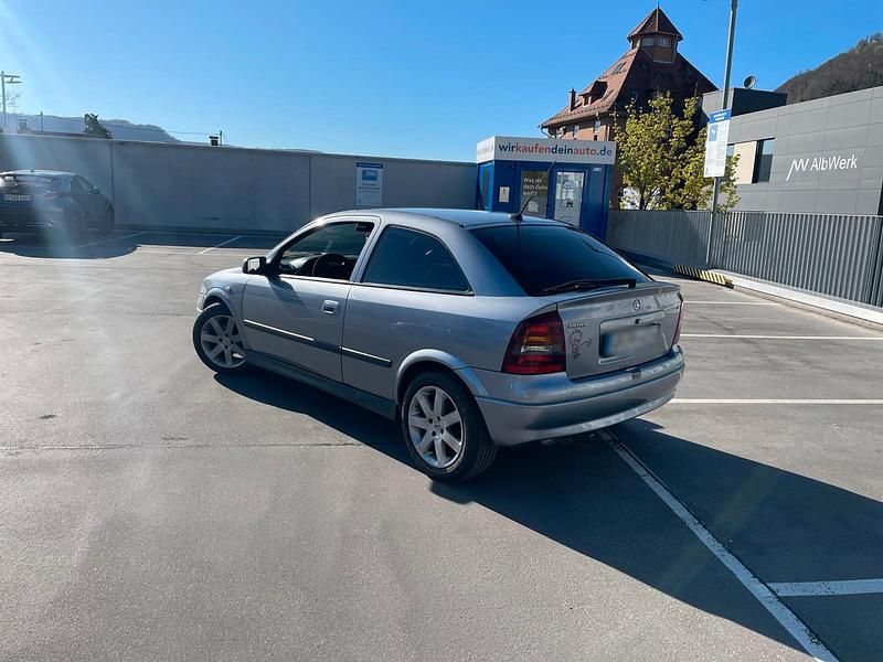 Second-hand Opel Astra 75 CP (55 kW) 2002 Argintiu Coupe