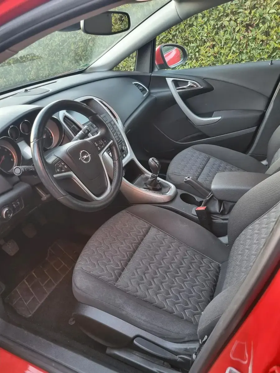 Gebraucht Opel Astra Active 140 PS (102 kW) 2013 Rot Kombi