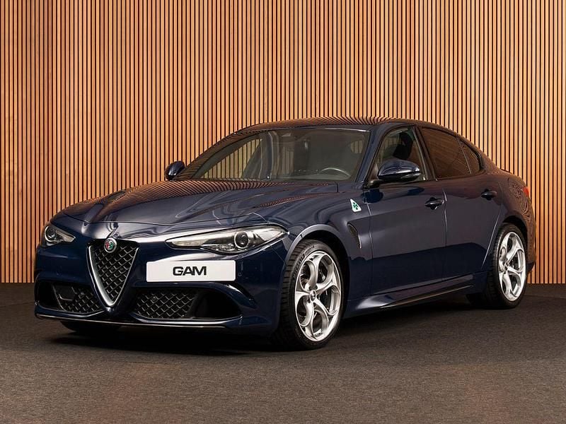 Blau Gebraucht 2019 Alfa Romeo Giulia Quadrifoglio Limousine | 49.900 € (Fairer Preis) - Bild 1/4