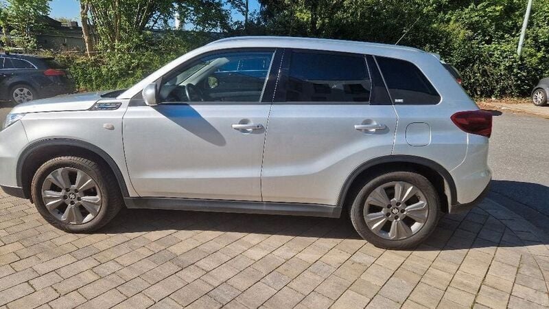 Silber Gebraucht 2020 Suzuki Vitara Comfort SUV | 7.900 € (Superpreis) - Bild 1/4