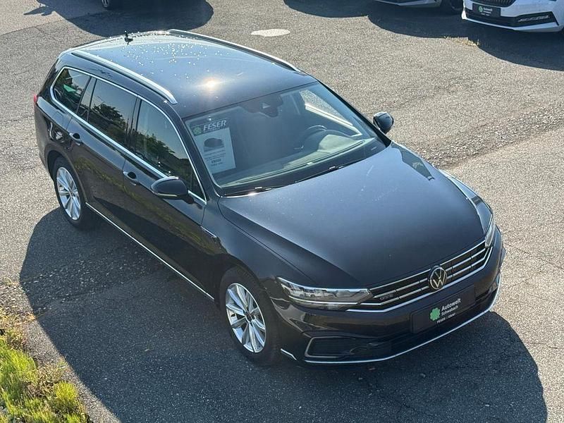 Deep black perleffekt Gebraucht 2022 VW Passat GTE Kombi | 24.900 € (Fairer Preis) - Bild 1/4