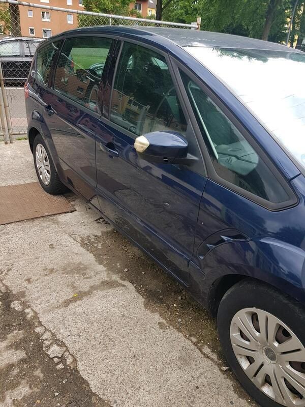 Blau Gebraucht 2011 Ford S-MAX S Van / Kleinbus | 2.550 € (Superpreis) - Bild 1/4