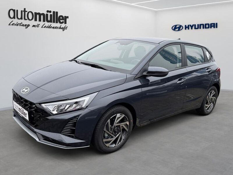 Grau Neu 2025 Hyundai i20 Trend Limousine | 21.788 € (Fairer Preis) - Bild 1/4