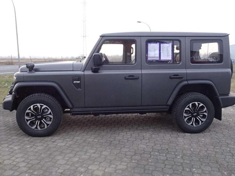 Neu BAW 212 166 PS (122 kW) 2026 Grau SUV