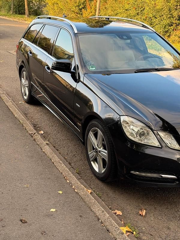 Gebraucht Mercedes E350 265 PS (194 kW) 2012 Schwarz Kombi
