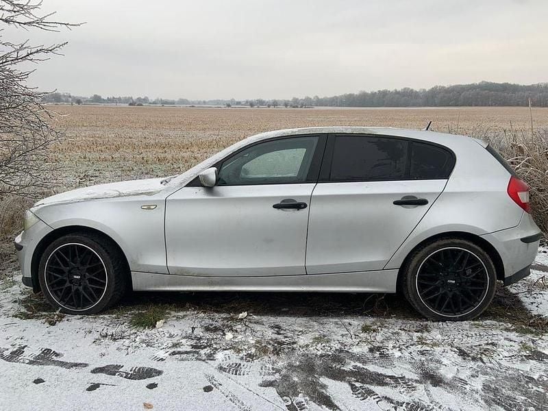 Silber Gebraucht 2004 BMW 116 Kleinwagen | 1.200 € (Superpreis) - Bild 1/4