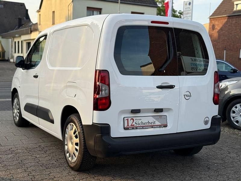 Gebraucht Opel Combo Selection 102 PS (75 kW) 2019 Weiß Van / Kleinbus