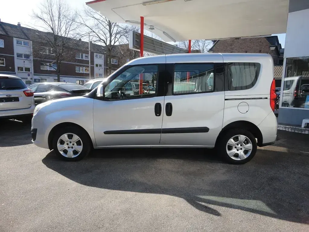 Occasion Opel Combo Edition 90 ch (66 kW) 2013 Argent Monospace