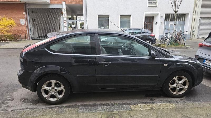 Gebraucht Ford Focus Ambiente 101 PS (74 kW) 2007 Schwarz Limousine