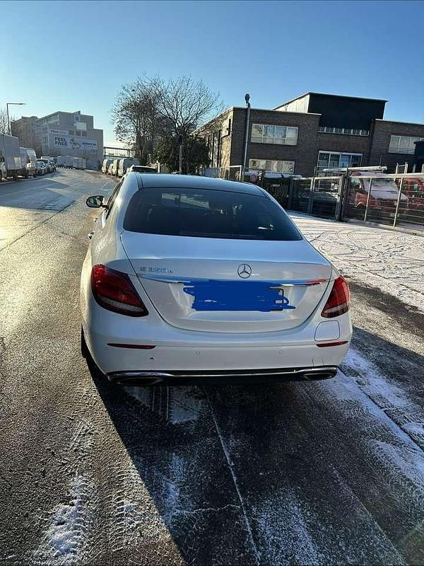 Gebraucht Mercedes E350 Avantgarde 211 PS (155 kW) 2018 Weiß Limousine