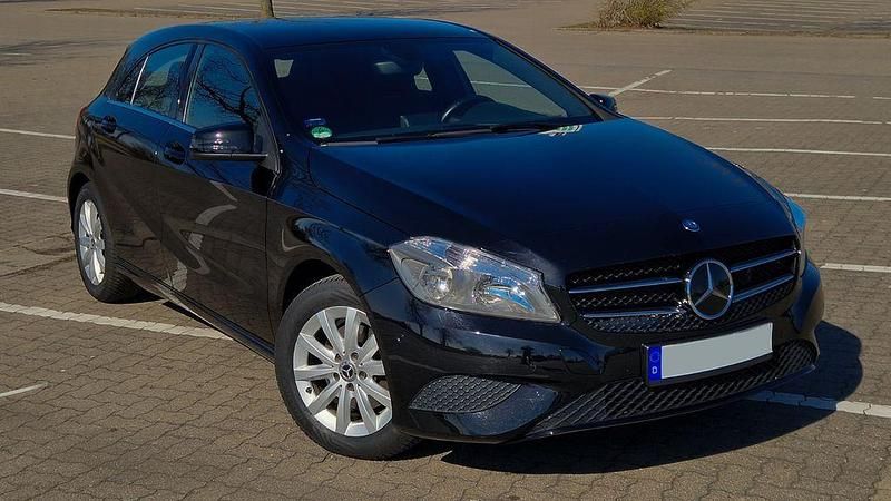 Gebraucht Mercedes A180 Edition 122 PS (89 kW) 2014 Schwarz Limousine