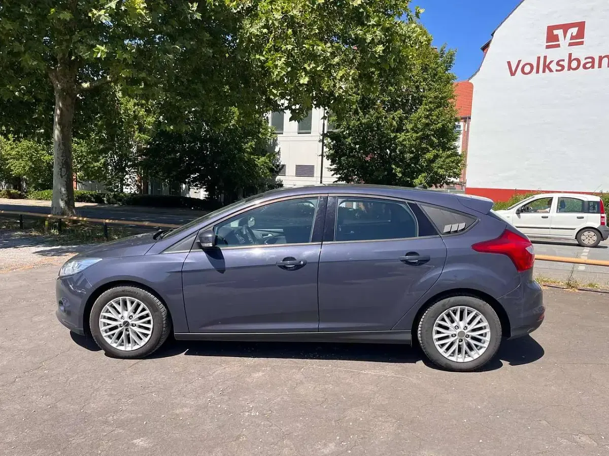 Gebraucht Ford Focus Trend 95 PS (69 kW) 2011 Midnight skygrau Kleinwagen