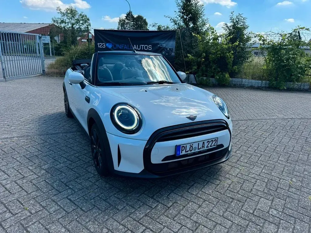 Gebraucht Mini Cooper Cabriolet Classic 136 PS (100 kW) 2023 Nanuq white perlmut Cabrio