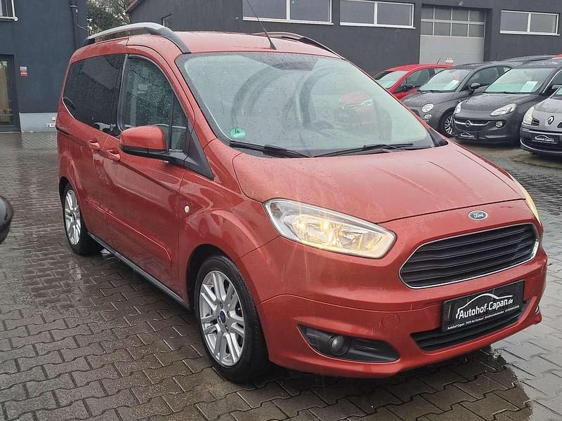 Gebraucht Ford Tourneo Titanium 101 PS (74 kW) 2014 Rot Kombi