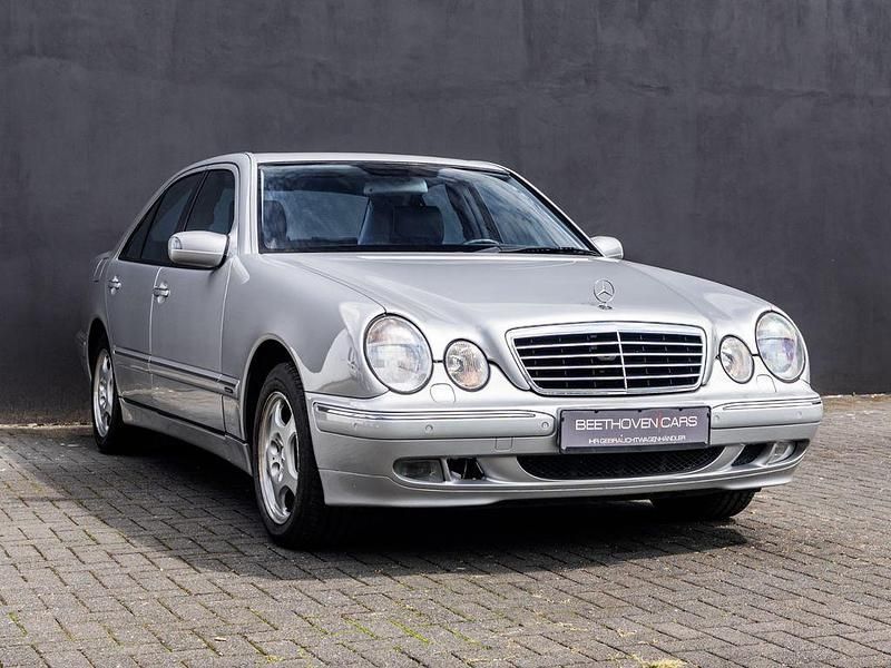 Gebraucht Mercedes E280 Avantgarde 204 PS (150 kW) 2000 Silber Limousine
