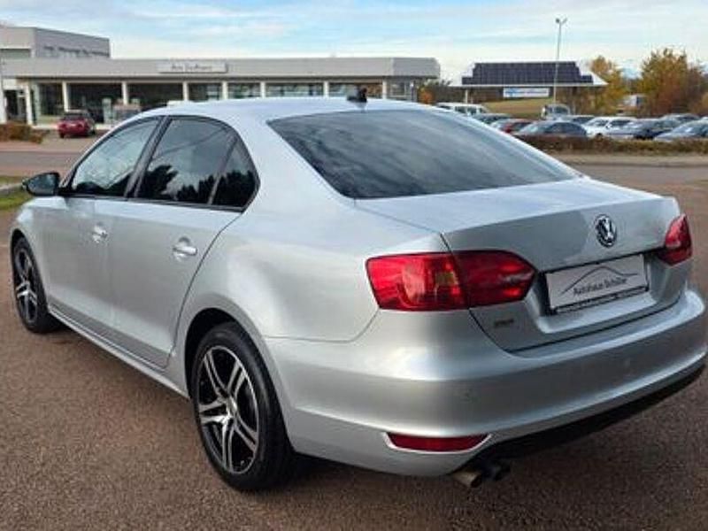Gebraucht VW Jetta Match 140 PS (102 kW) 2012 Silber Limousine
