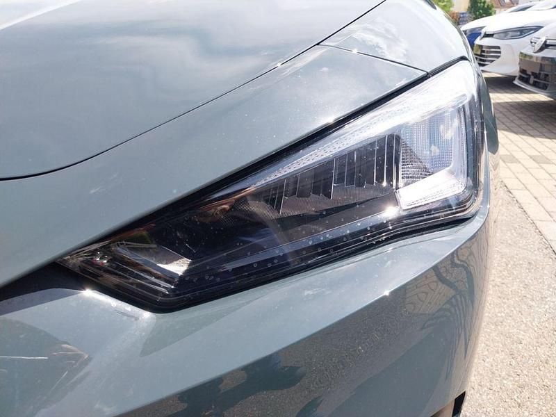 Neu Seat Leon 150 PS (110 kW) 2025 Blau Limousine