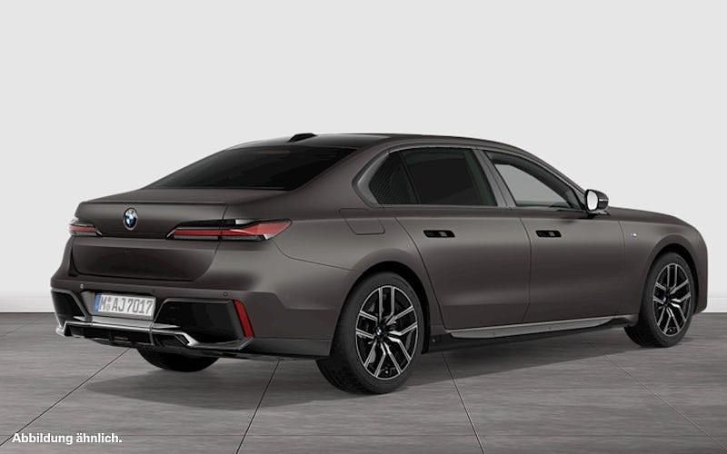 Gebraucht BMW 740 Executive 299 PS (219 kW) 2025 Grau Limousine