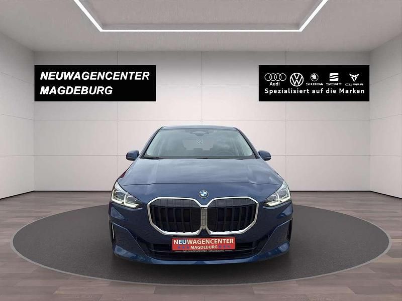 Gebraucht BMW 218 Active Tourer 150 PS (110 kW) 2024 Phytonicblau metallic Van / Kleinbus