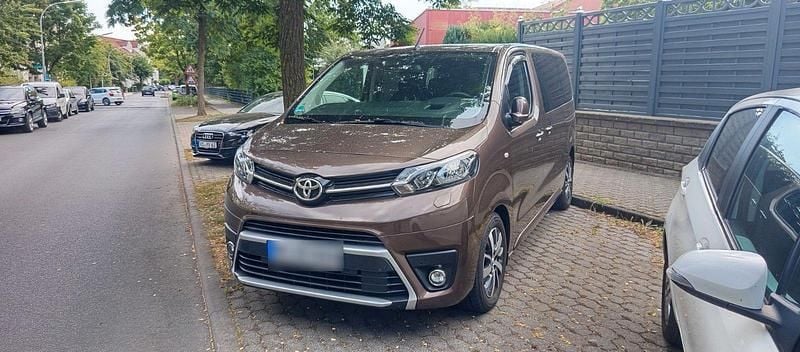 Gebraucht Toyota Proace 177 PS (130 kW) 2017 Braun Van / Kleinbus