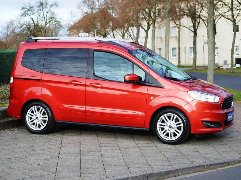 Gebraucht Ford Tourneo Courier Ambiente 101 PS (74 kW) 2016 Rot Van / Kleinbus