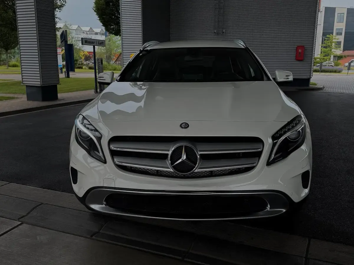 Gebraucht Mercedes GLA180 Urban 122 PS (89 kW) 2016 Weiß SUV