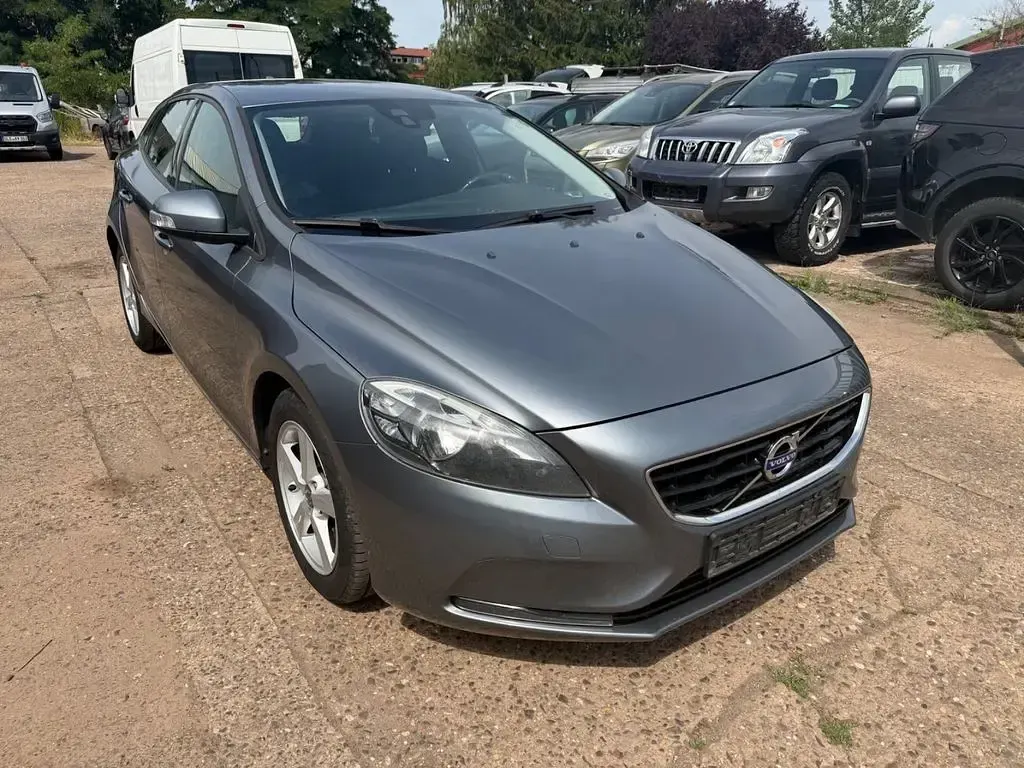 Gebraucht Volvo V40 Momentum 114 PS (83 kW) 2014 Grau Limousine