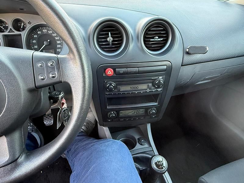 Schwarz Gebraucht 2008 Seat Ibiza Limousine | 3.000 € (Etwas zu teuer) - Bild 1/4