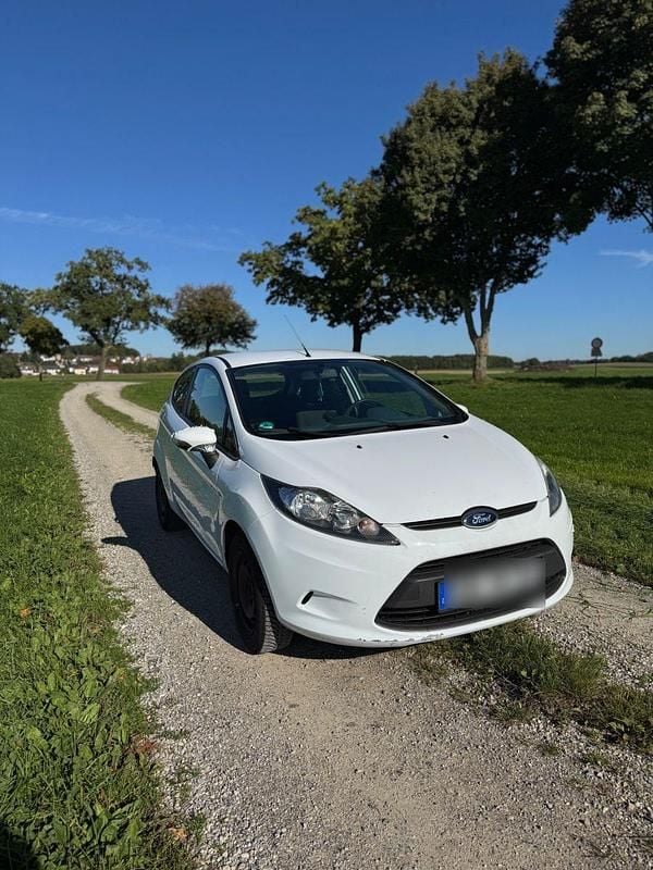 Weiß Gebraucht 2010 Ford Fiesta Trend Kleinwagen | 2.500 € (Guter Preis) - Bild 1/4