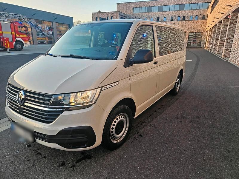 Usado VW Multivan 150 HP (110 kW) 2021 Cinzento Monovolume