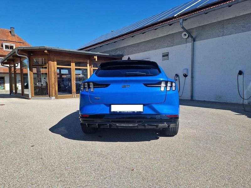 Gebraucht Ford Mustang Mach-E GT 358 kW (487 PS) 2022 Blau SUV